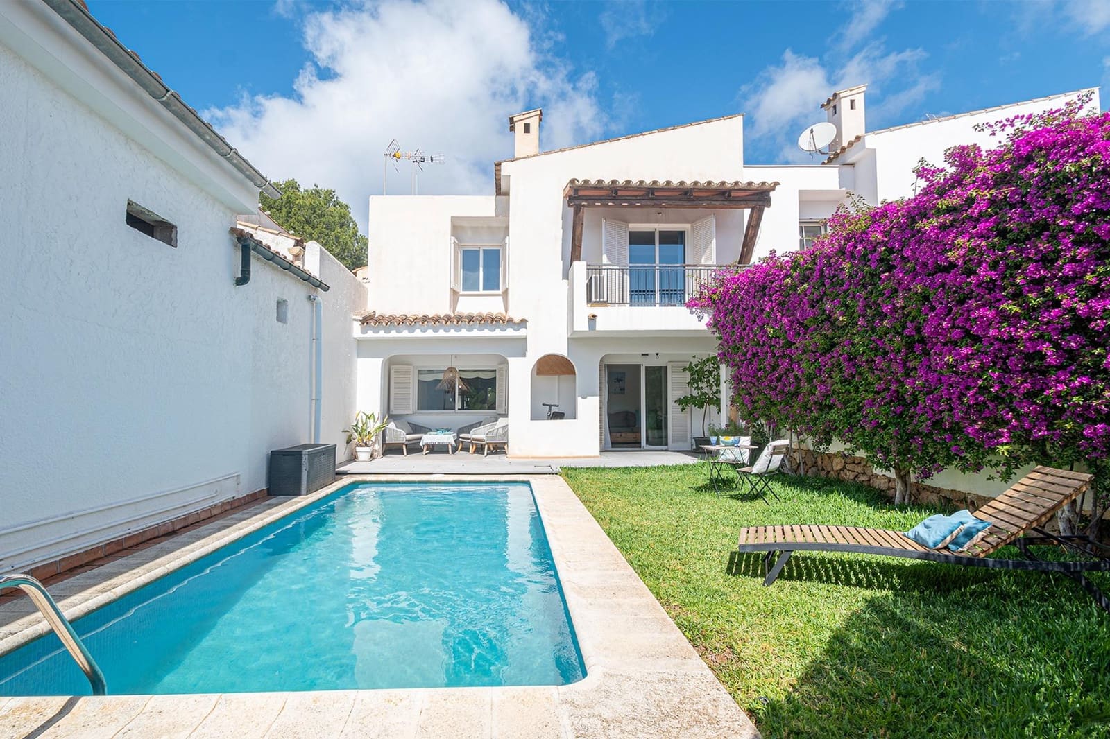 5 bedroom Terraced Villa for sale in Bendinat with pool - € 1,190,000 (Ref: 9839459)
