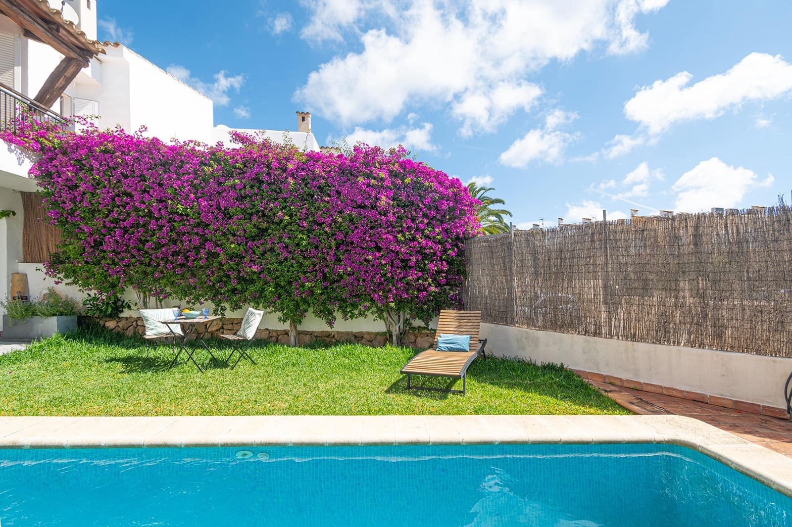 5 bedroom Terraced Villa for sale in Bendinat with pool - € 1,190,000 (Ref: 9839459)