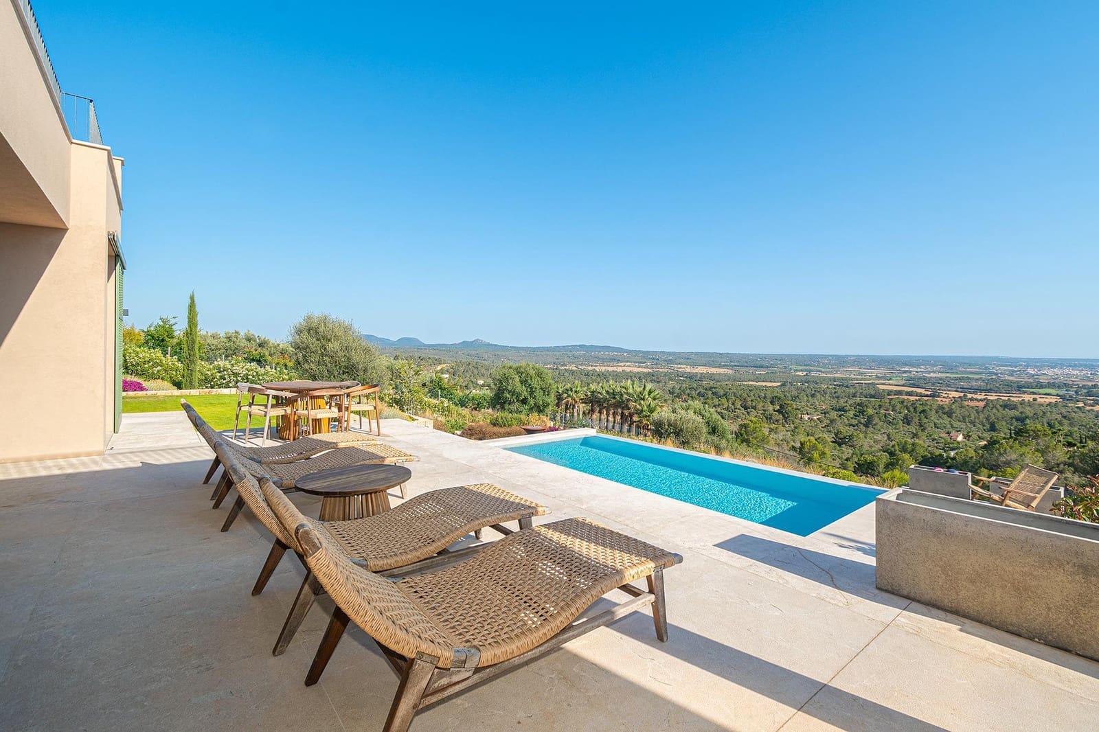 4 bedroom Villa for sale in Puntiro with pool - € 4,500,000 (Ref: 9898963)