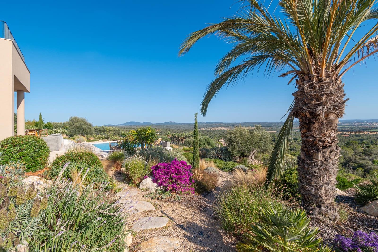 4 bedroom Villa for sale in Puntiro with pool - € 4,500,000 (Ref: 9898963)