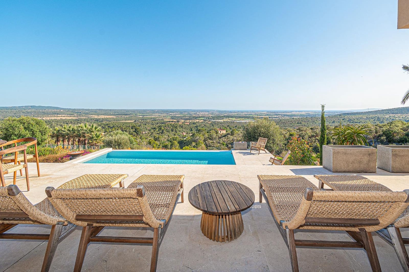 4 bedroom Villa for sale in Puntiro with pool - € 4,500,000 (Ref: 9898963)