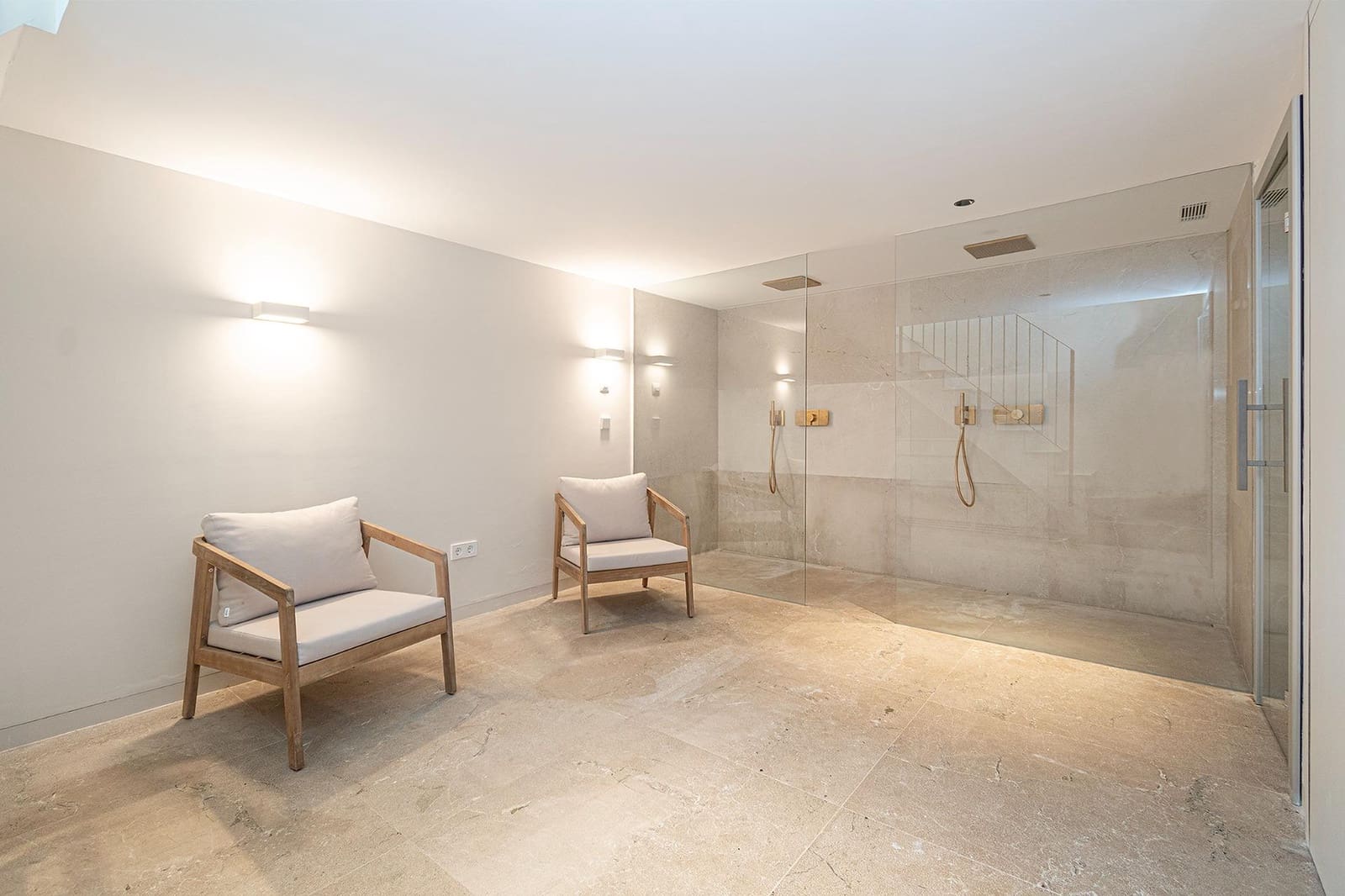 4 bedroom Villa for sale in Puntiro with pool - € 4,500,000 (Ref: 9898963)