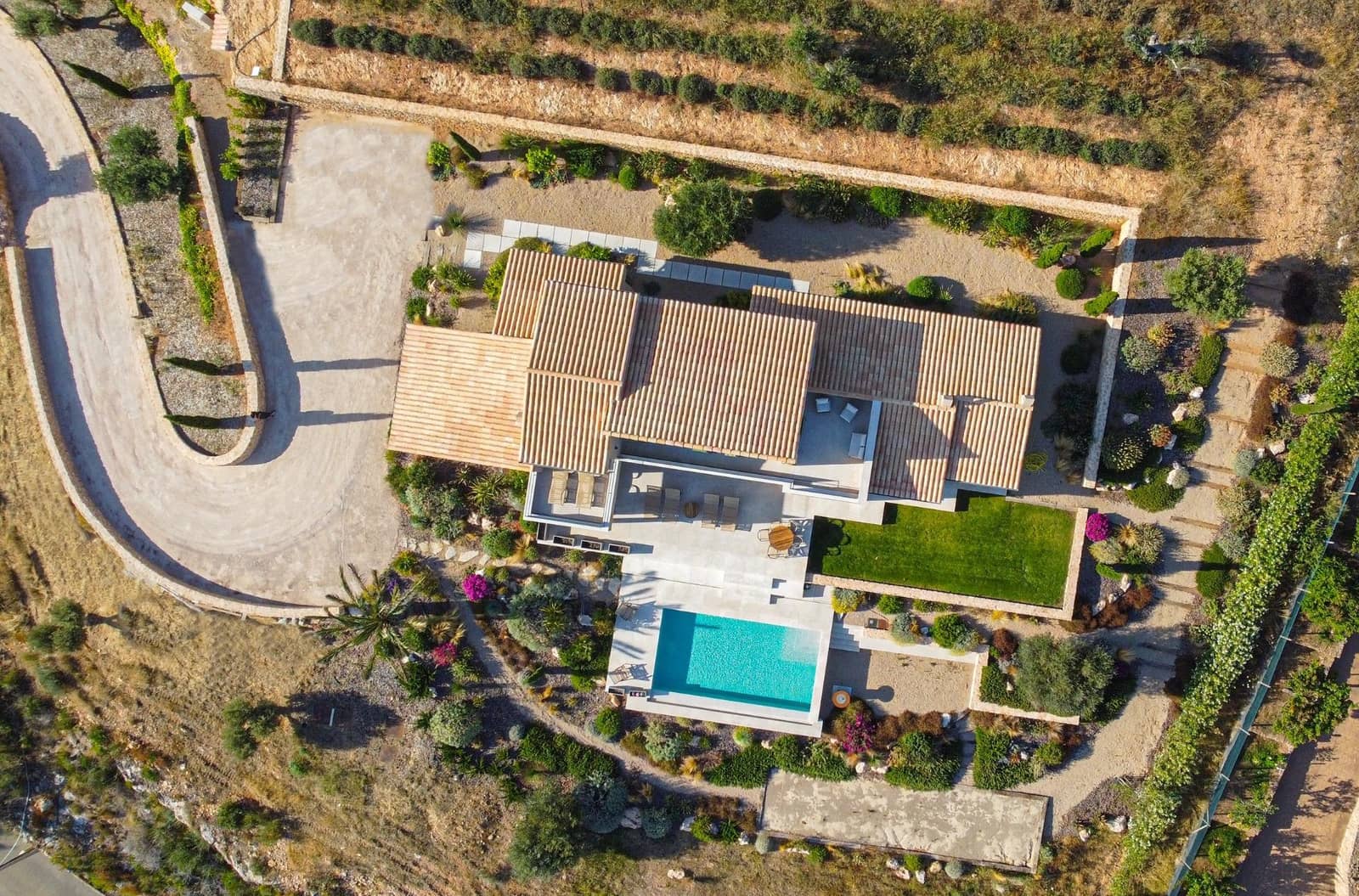 4 bedroom Villa for sale in Puntiro with pool - € 4,500,000 (Ref: 9898963)