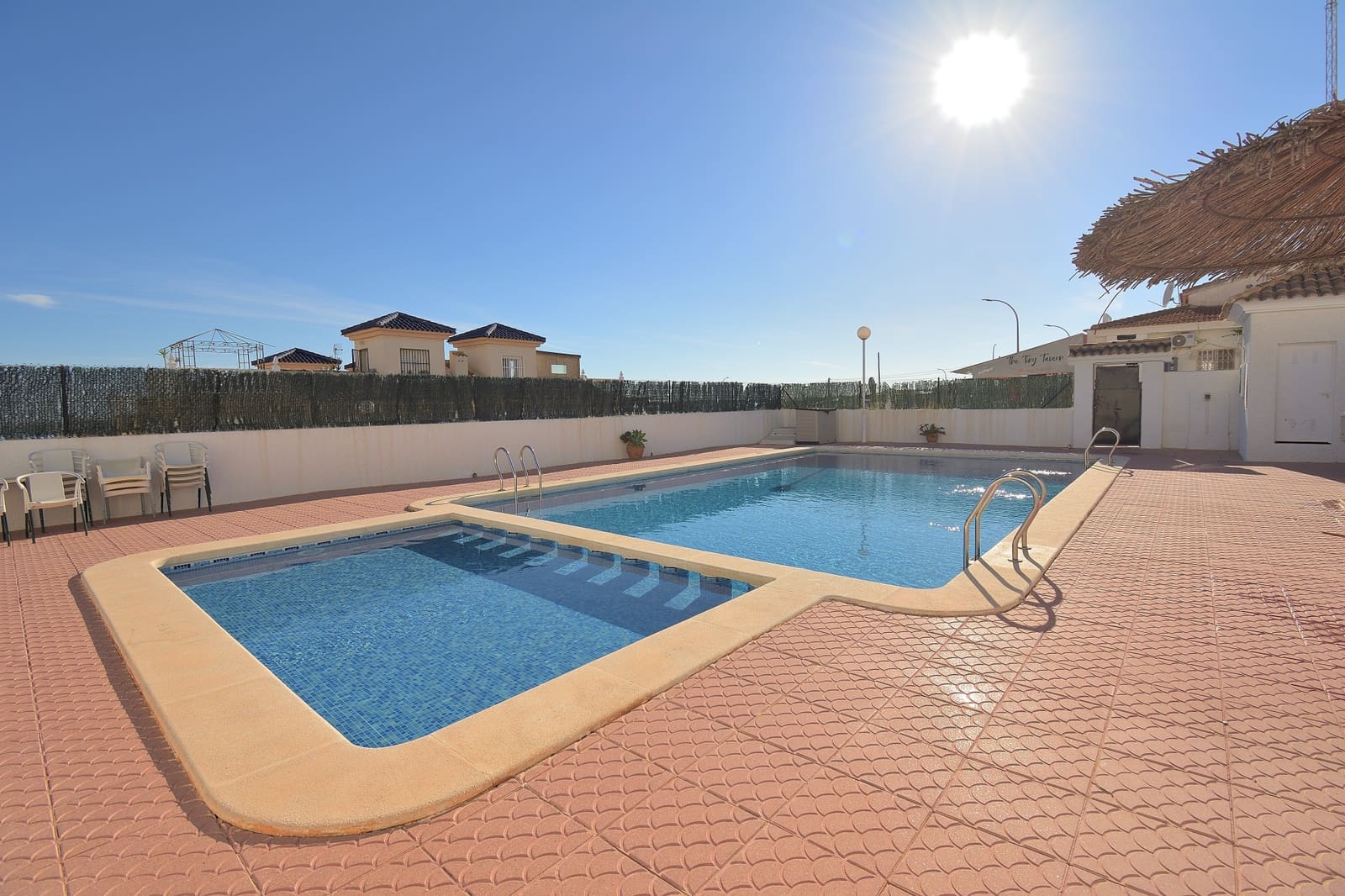 2 soveværelse Semi-Rækkehus til salg i Ciudad Quesada med swimmingpool - € 190.000 (Ref: 10177369)