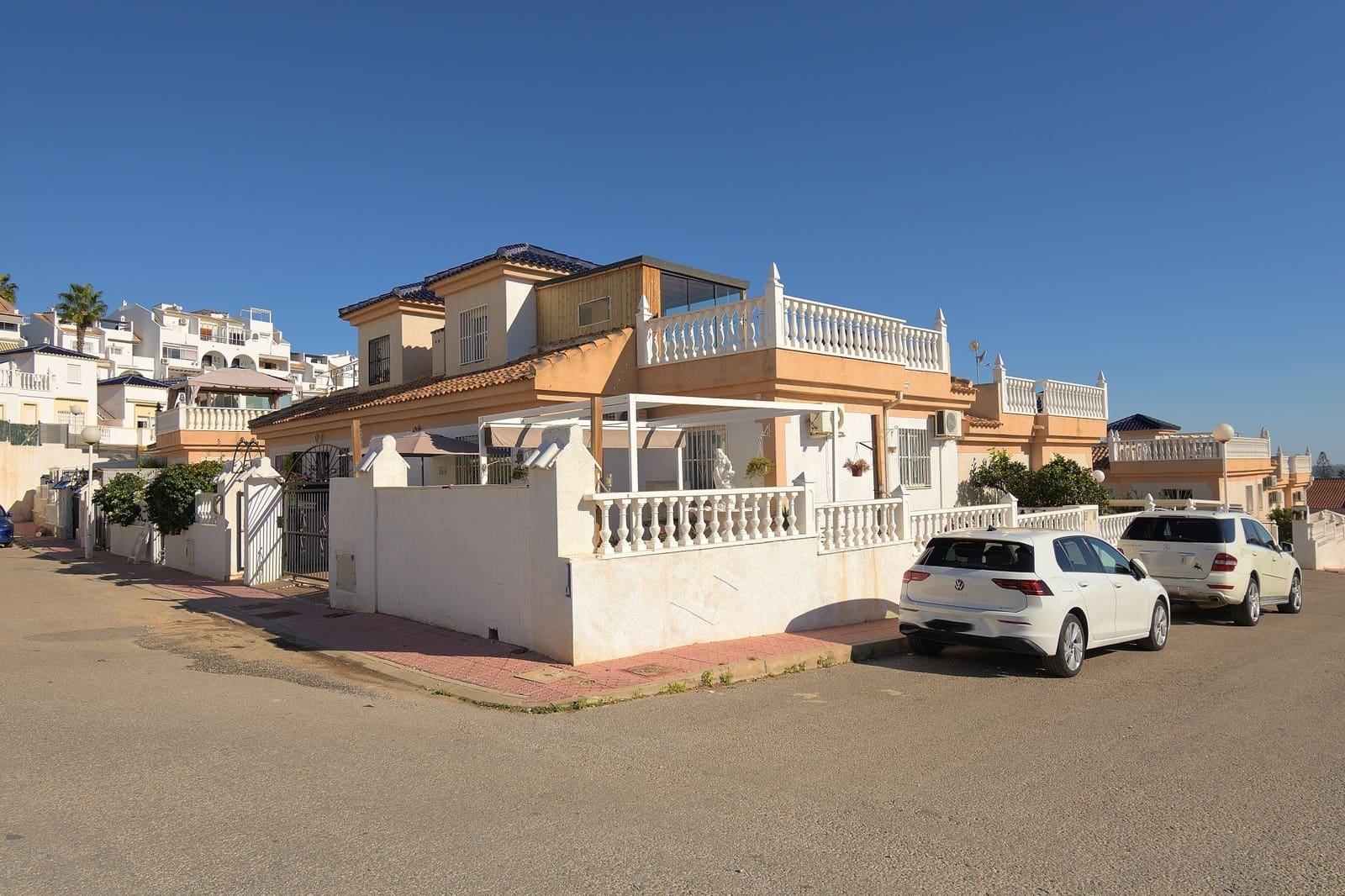 2 soveværelse Semi-Rækkehus til salg i Ciudad Quesada med swimmingpool - € 190.000 (Ref: 10177369)