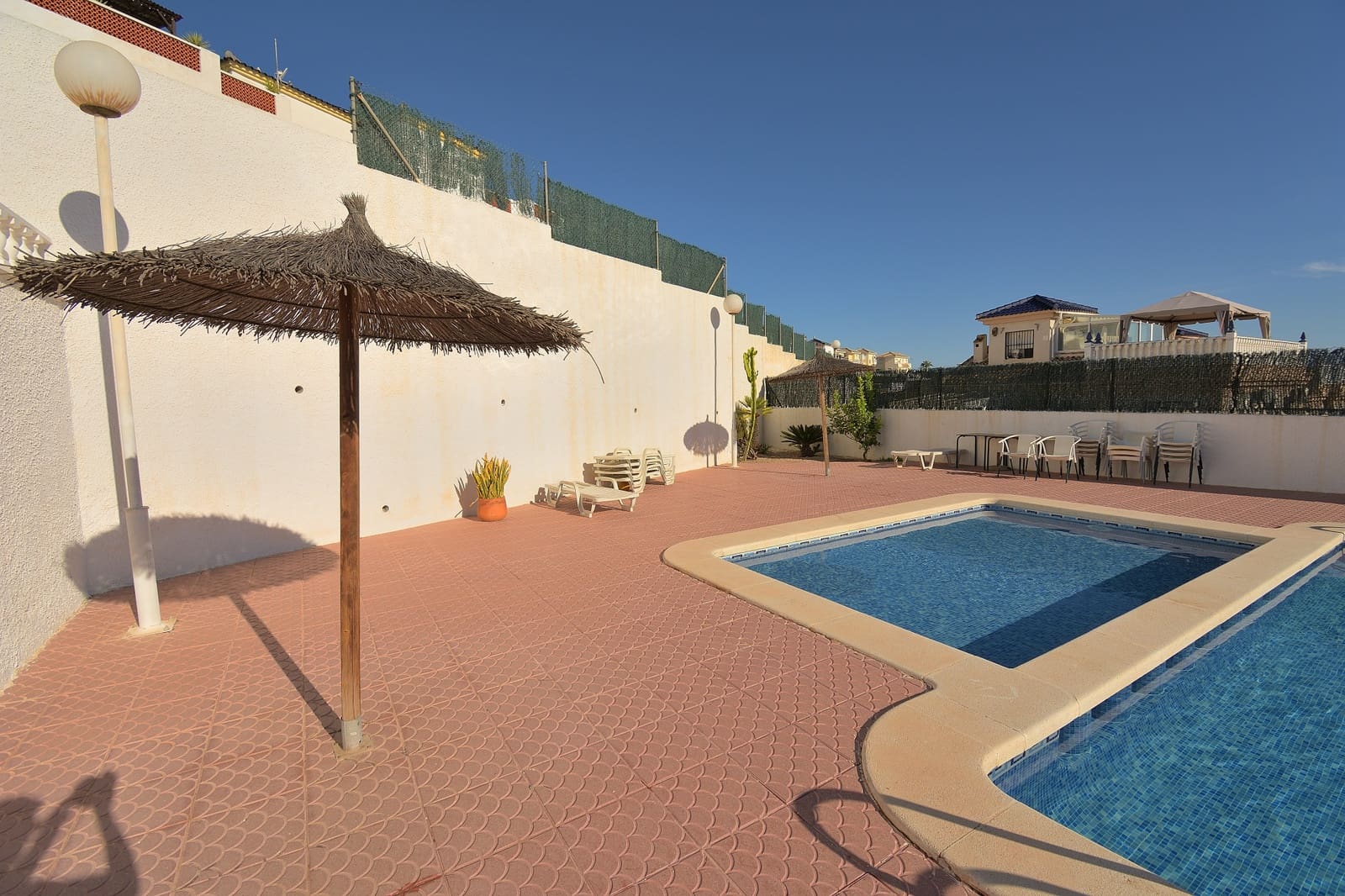 2 soveværelse Semi-Rækkehus til salg i Ciudad Quesada med swimmingpool - € 190.000 (Ref: 10177369)