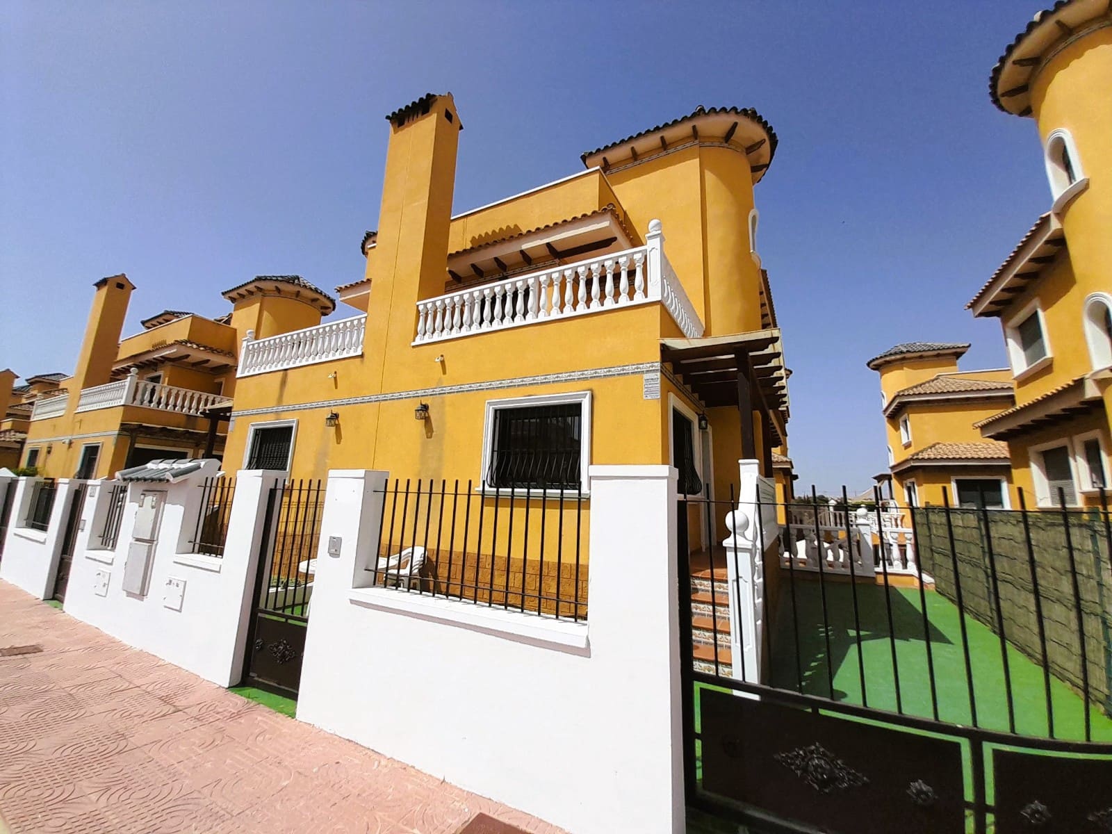 3 bedroom Semi-detached Villa for sale in Ciudad Quesada with pool - € 265,000 (Ref: 8956004)