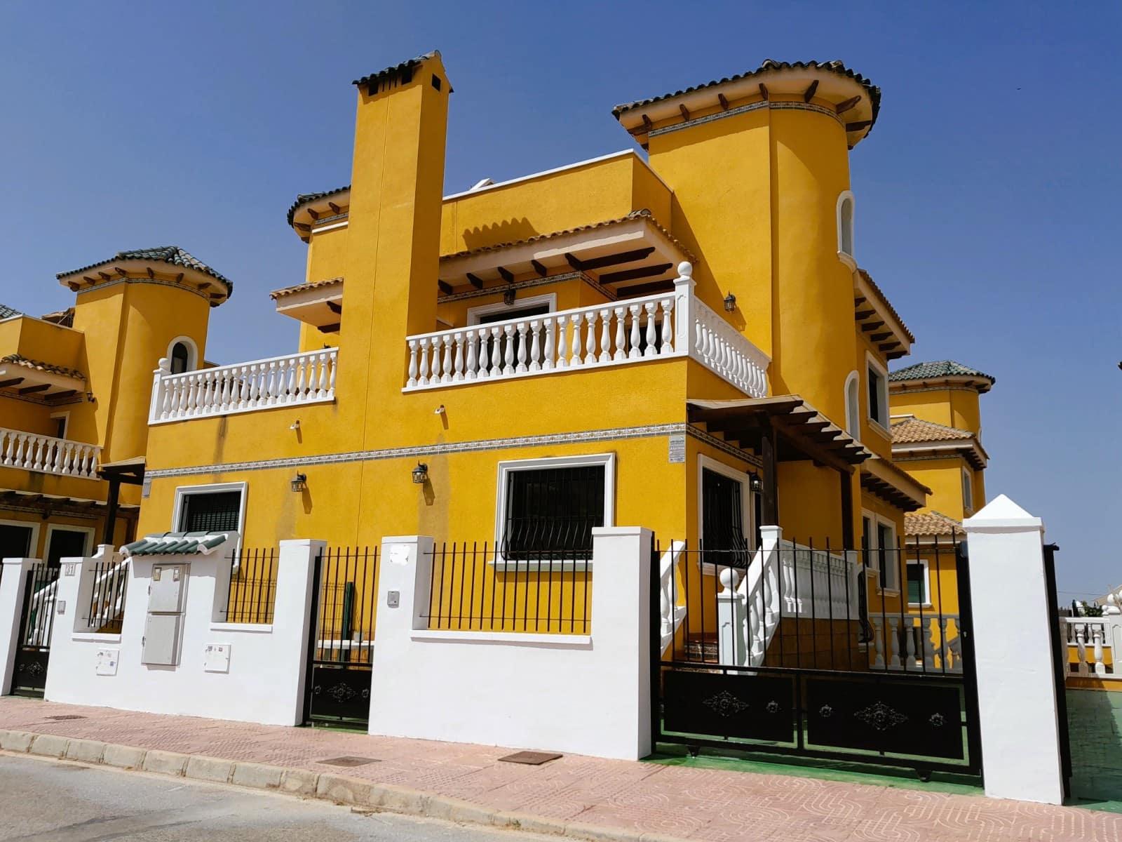 3 bedroom Semi-detached Villa for sale in Ciudad Quesada with pool - € 265,000 (Ref: 8956004)