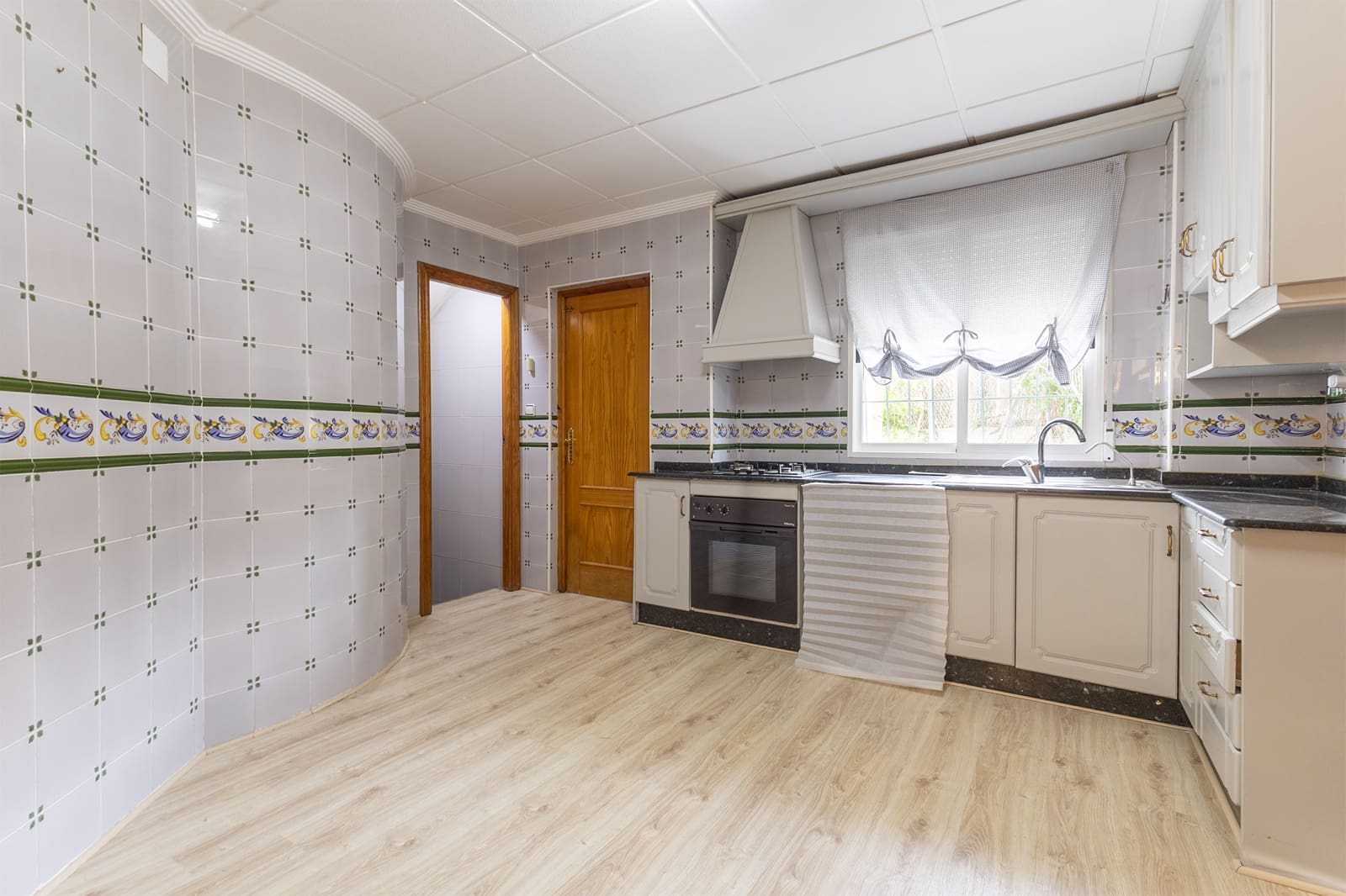 5 soveværelse Finca/Landehus til salg i Arneva med swimmingpool garage - € 370.000 (Ref: 9093293)