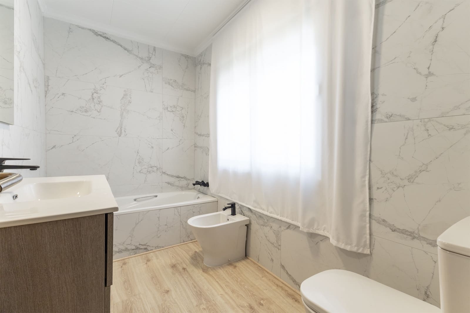 5 soveværelse Finca/Landehus til salg i Arneva med swimmingpool garage - € 370.000 (Ref: 9093293)