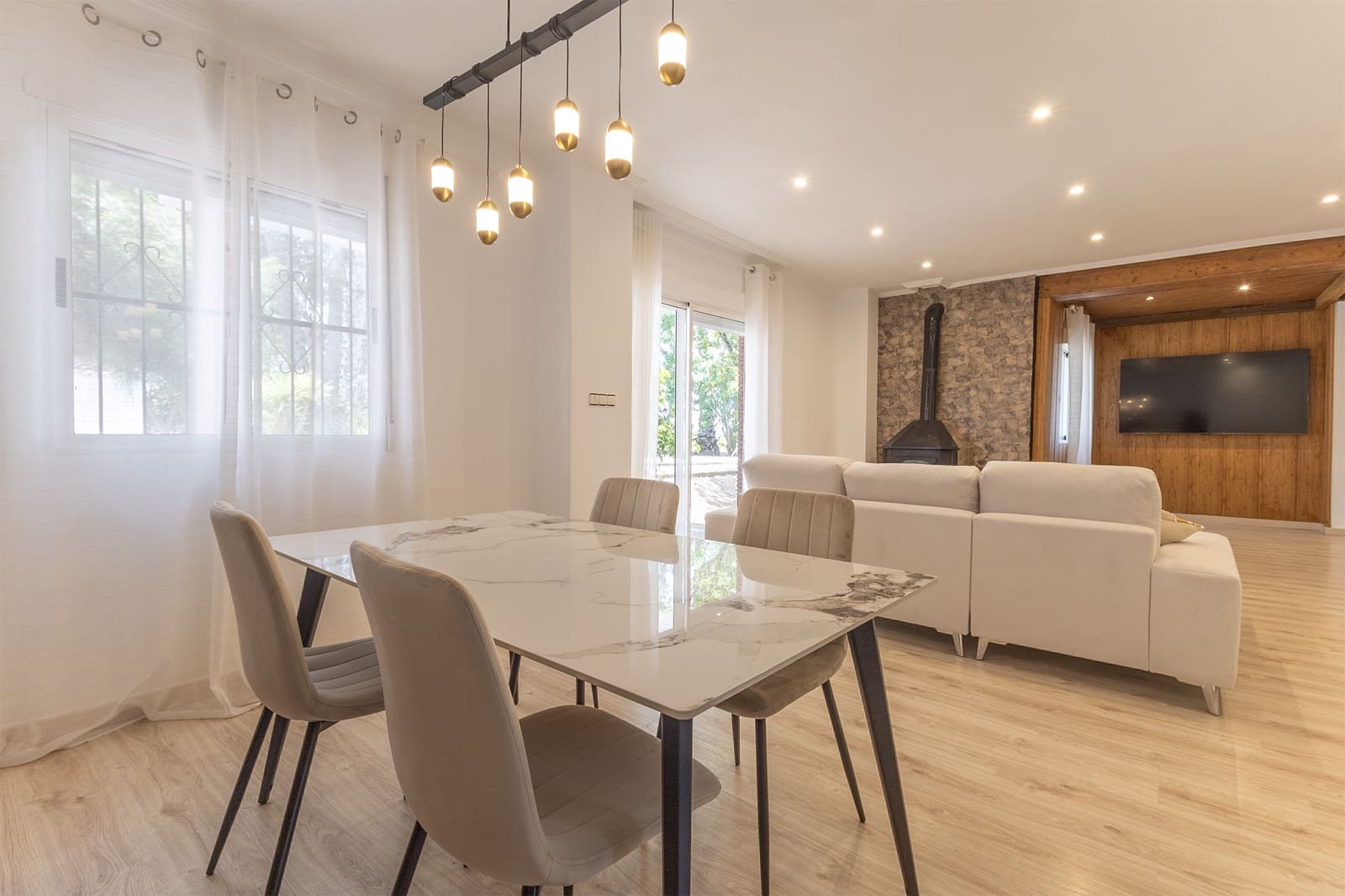 5 soveværelse Finca/Landehus til salg i Arneva med swimmingpool garage - € 370.000 (Ref: 9093293)