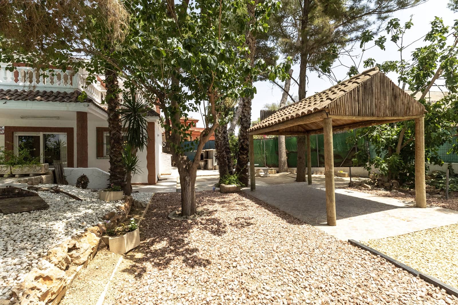 5 soveværelse Finca/Landehus til salg i Arneva med swimmingpool garage - € 370.000 (Ref: 9093293)