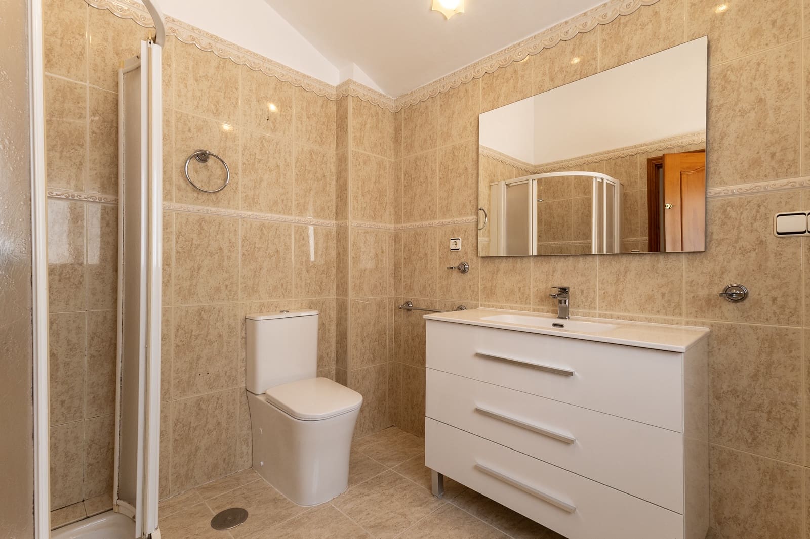 5 soveværelse Finca/Landehus til salg i Arneva med swimmingpool garage - € 370.000 (Ref: 9093293)