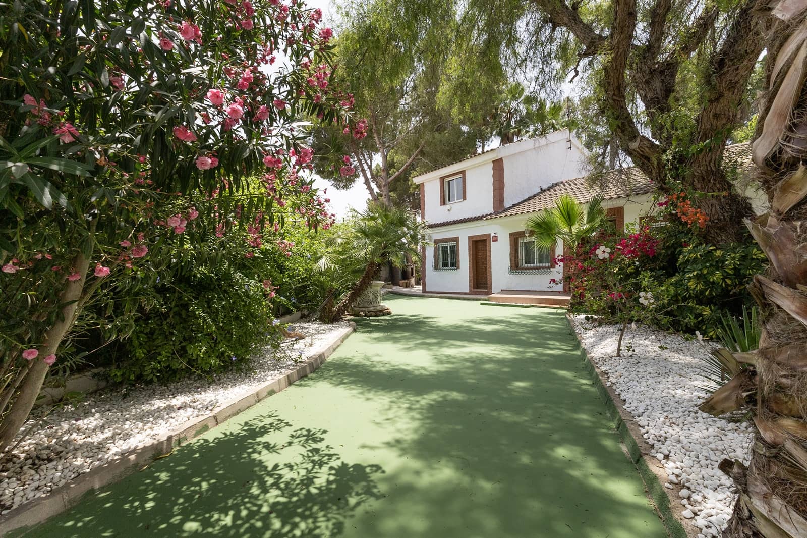 5 soveværelse Finca/Landehus til salg i Arneva med swimmingpool garage - € 420.000 (Ref: 9093293)