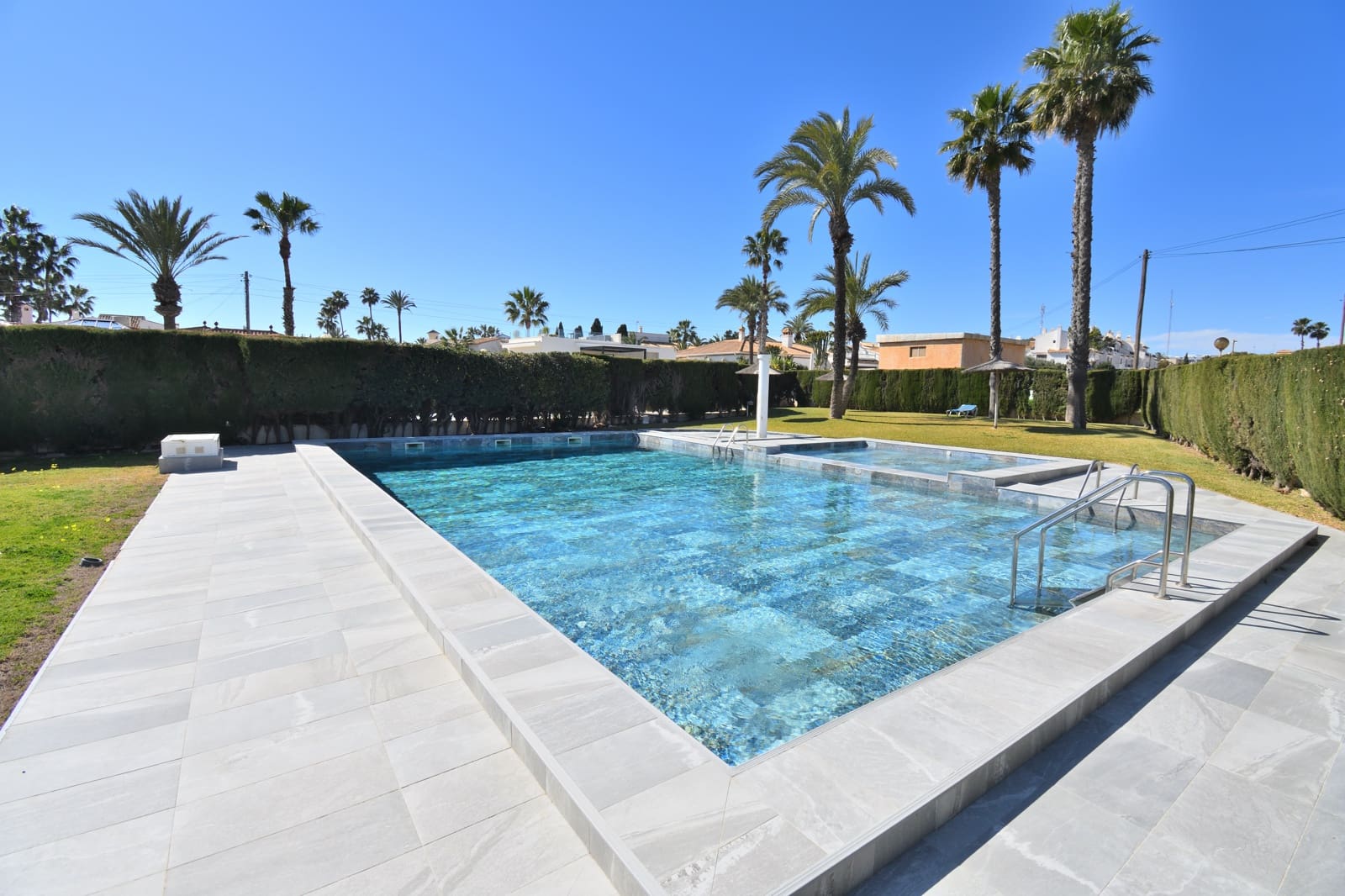 3 makuuhuone Huoneisto myytävänä paikassa Playa Flamenca mukana uima-altaan 
autotalli - 450 000 € (Ref: 9642184)