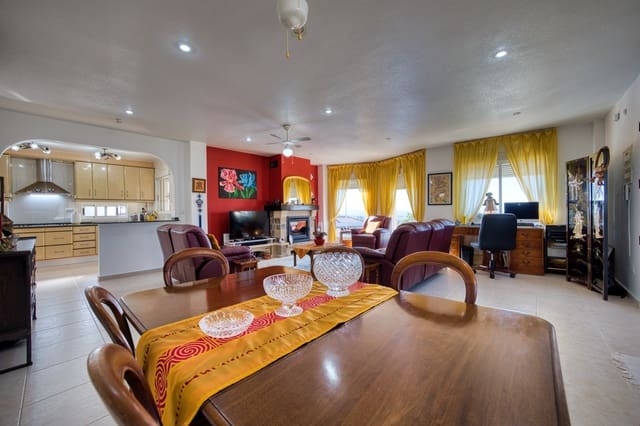 Chalet de 4 habitaciones en Ciudad Quesada, Rojales en venta con piscina - 595.000 € (Ref: 9650371)