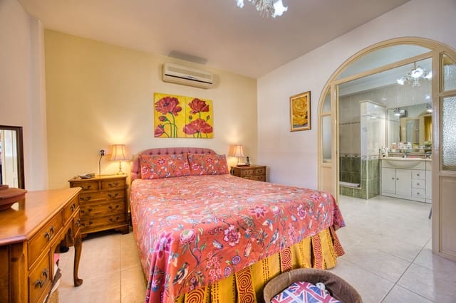 Chalet de 4 habitaciones en Ciudad Quesada, Rojales en venta con piscina - 595.000 € (Ref: 9650371)