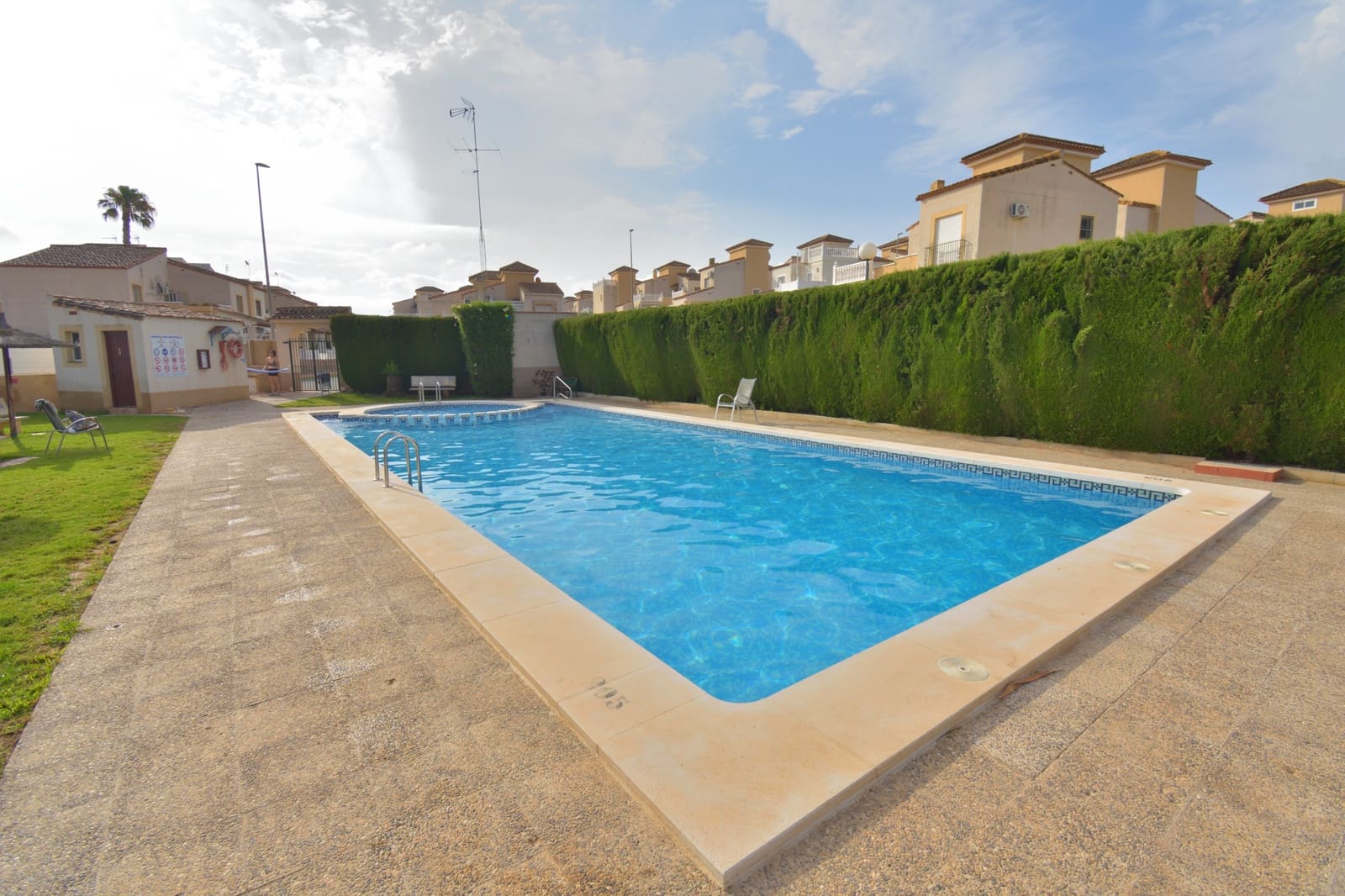 3 soveværelse Semi-Rækkehus til salg i Algorfa med swimmingpool garage - € 179.000 (Ref: 9928021)