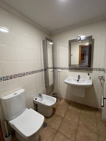 1 soverom Leilighet til leie i Santa Cruz de Tenerife med svømmebasseng garasje - € 1 500 (Ref: 10020075)