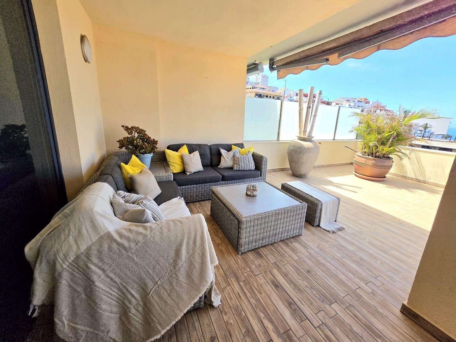2 makuuhuone Huoneisto myytävänä paikassa Puerto Santiago mukana uima-altaan 
autotalli - 670 000 € (Ref: 10153305)
