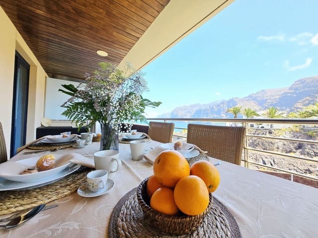 2 makuuhuone Huoneisto myytävänä paikassa Puerto Santiago, Santiago del Teide mukana uima-altaan 
autotalli - 670 000 € (Ref: 10153305)