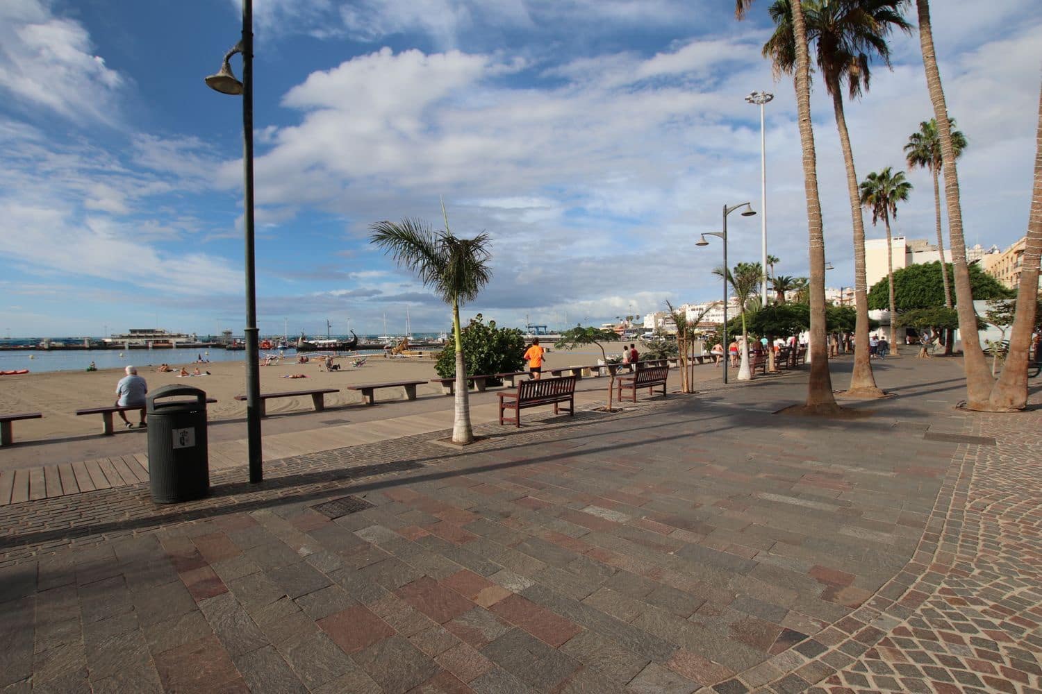 Erhverv til leje i Los Cristianos - € 4.407 (Ref: 6484762)