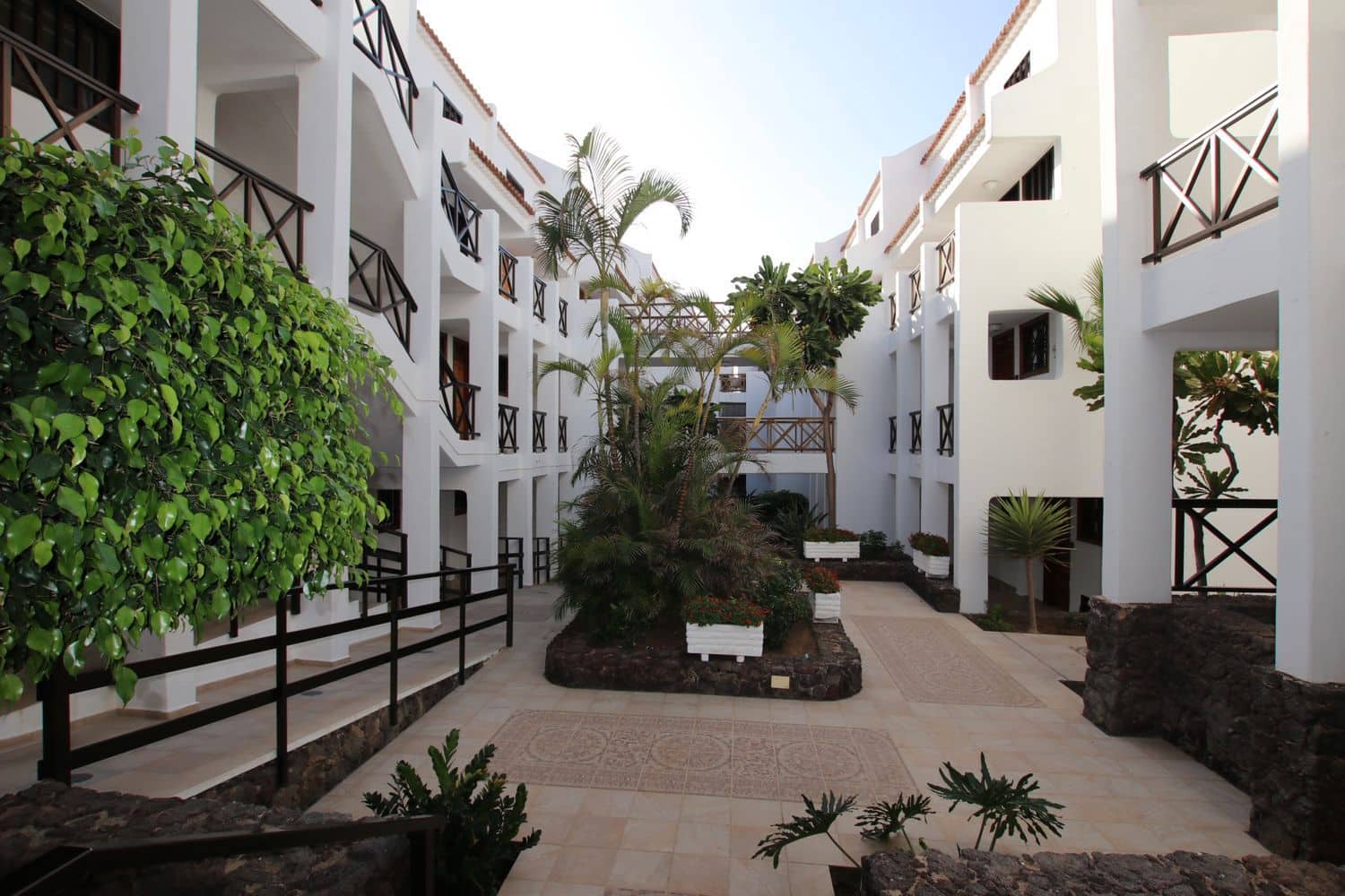 2 soverom Leilighet til salgs i Playa de las Americas med svømmebasseng garasje - € 650 000 (Ref: 7282715)