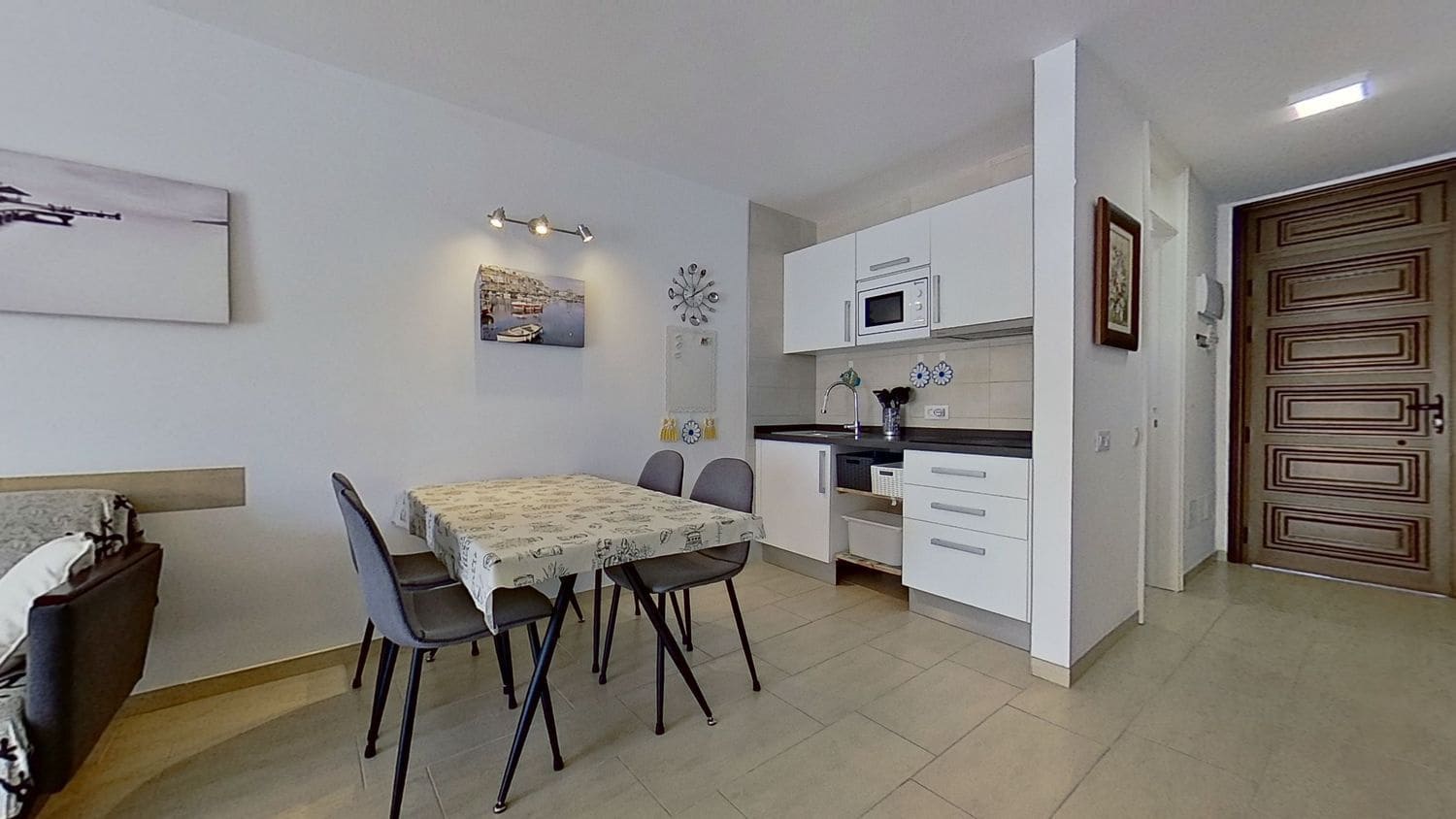 2 soverom Leilighet til salgs i Playa de las Americas med svømmebasseng garasje - € 650 000 (Ref: 7282715)