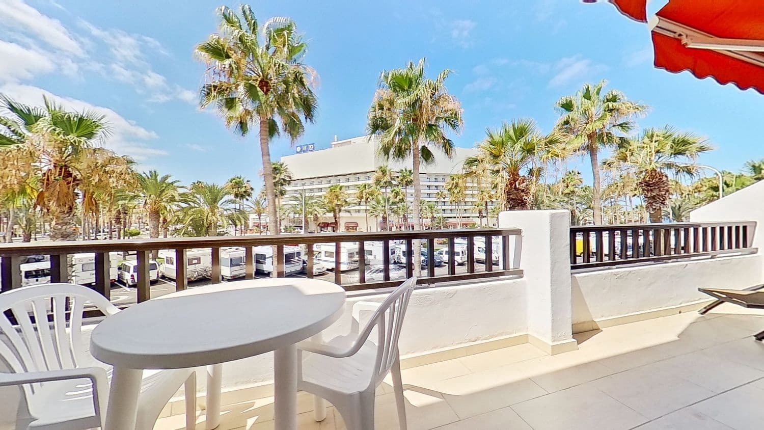 2 soverom Leilighet til salgs i Playa de las Americas med svømmebasseng garasje - € 650 000 (Ref: 7282715)