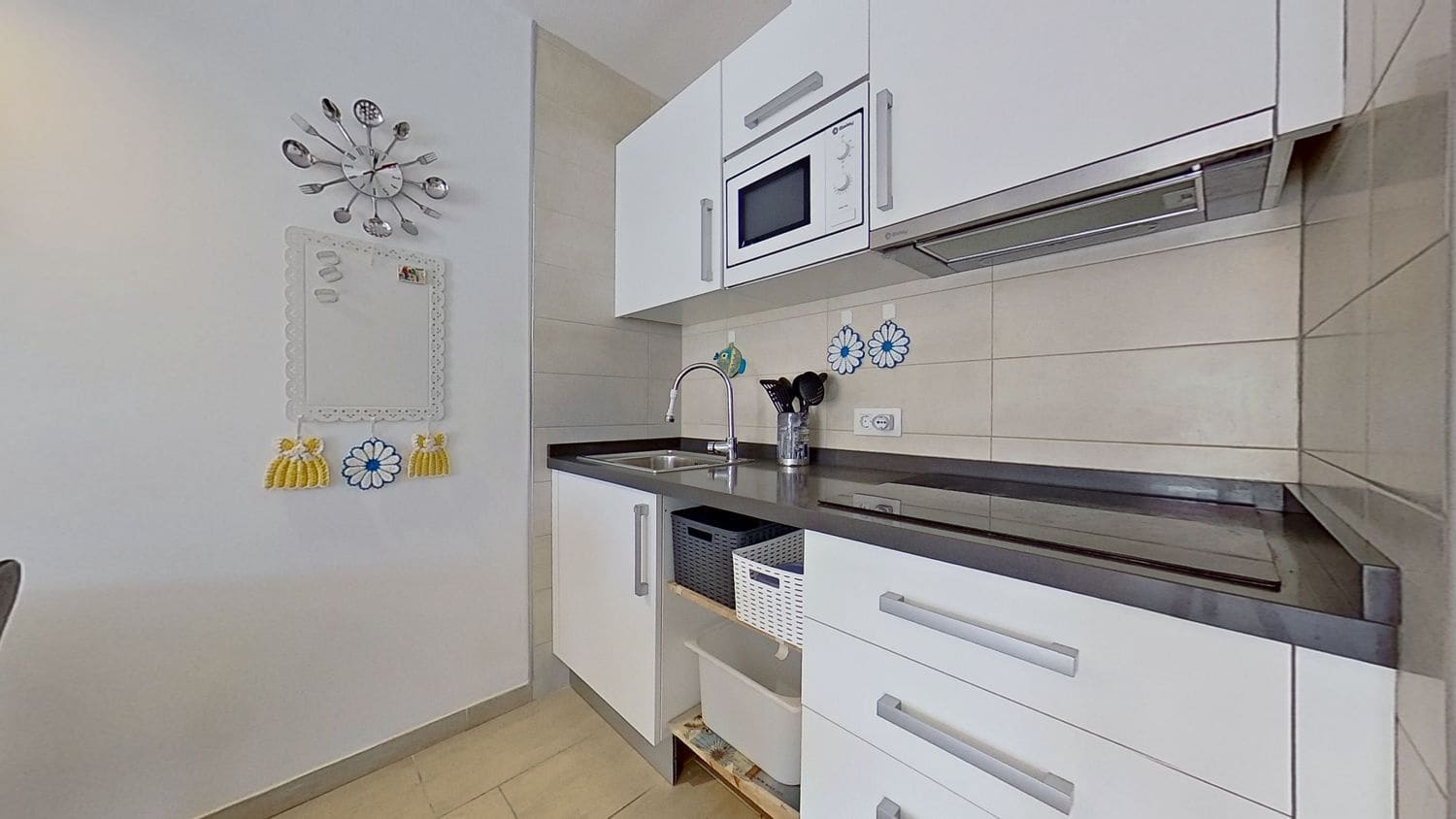 2 soverom Leilighet til salgs i Playa de las Americas med svømmebasseng garasje - € 650 000 (Ref: 7282715)