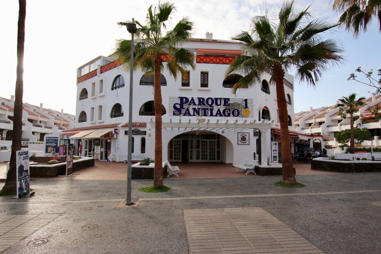 2 soverom Leilighet til salgs i Playa de las Americas med svømmebasseng garasje - € 650 000 (Ref: 7282715)