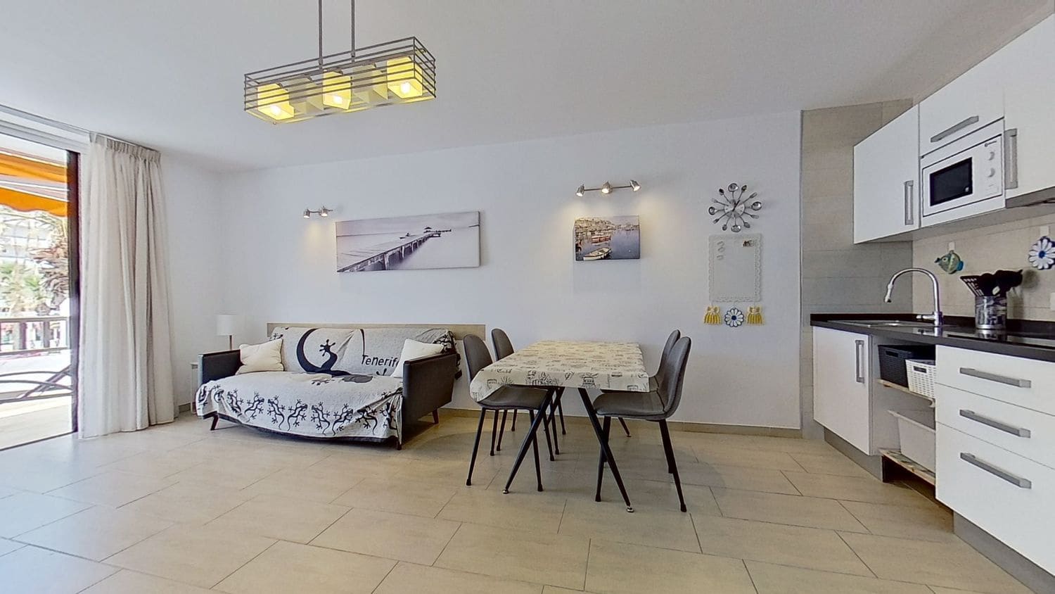 2 soverom Leilighet til salgs i Playa de las Americas med svømmebasseng garasje - € 650 000 (Ref: 7282715)