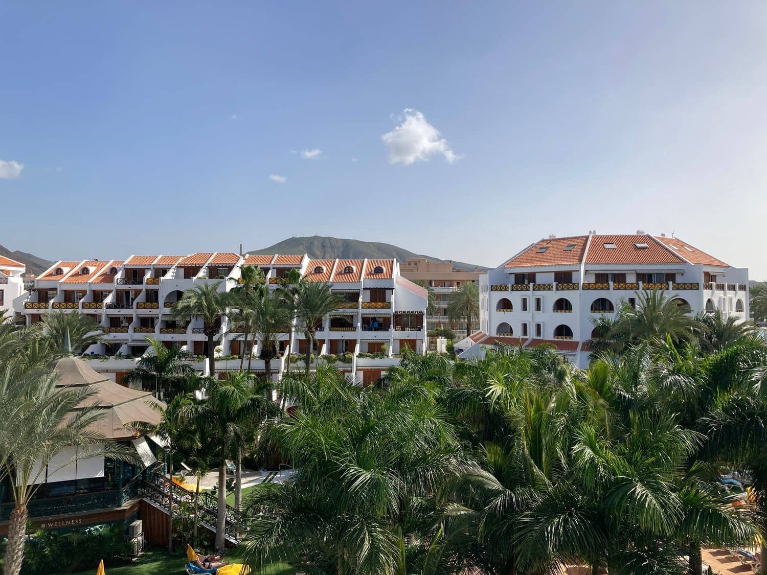 2 bedroom Apartment for sale in Playa de las Americas with pool garage - € 690,000 (Ref: 7346513)