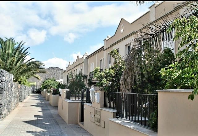 3 quarto Casa em Banda para venda em Casco Urbano, Adeje com piscina garagem - 684 800 € (Ref: 7570891)