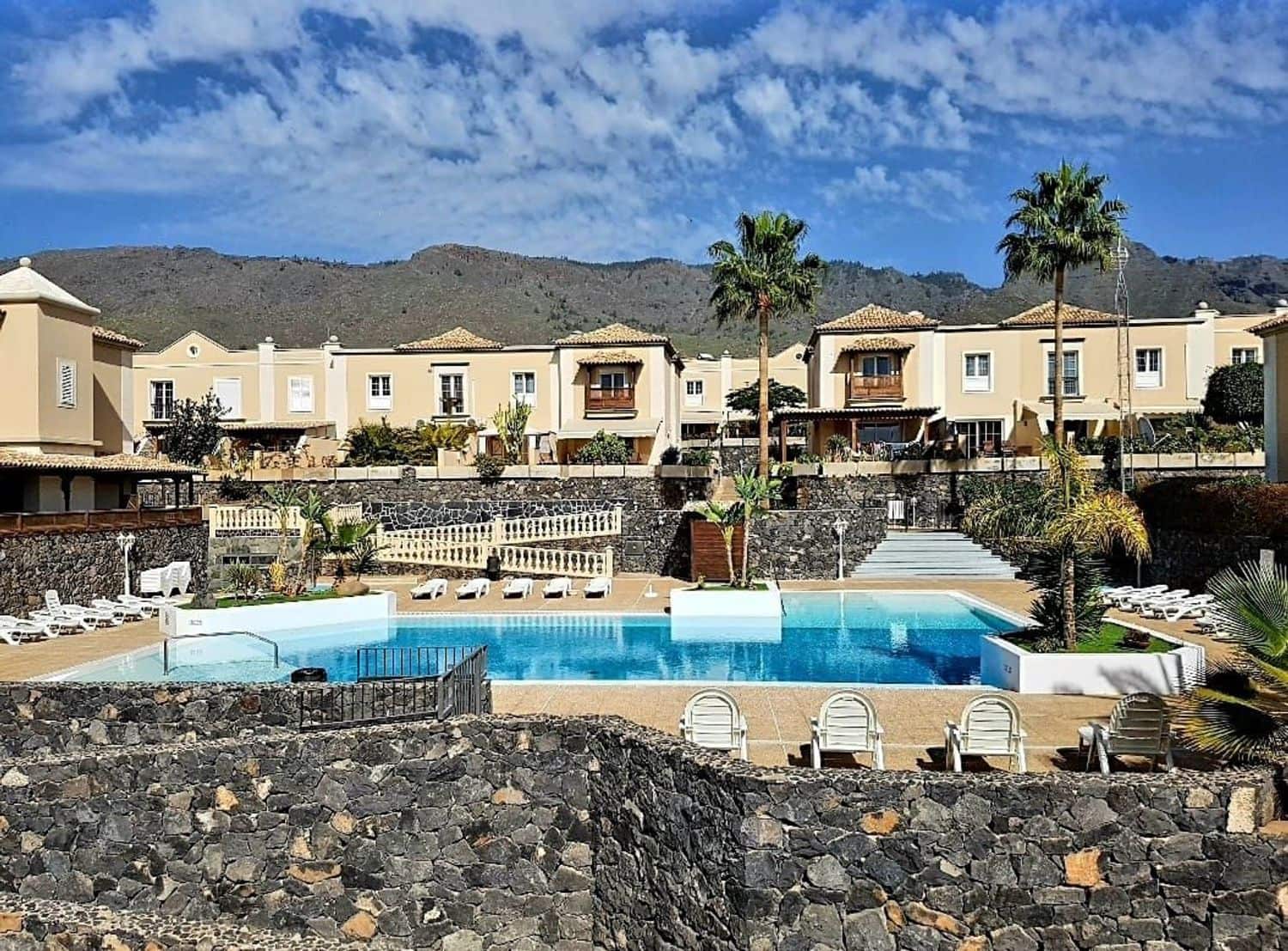 3 soveværelse Byhus til salg i Adeje med swimmingpool garage - € 684.800 (Ref: 7570891)