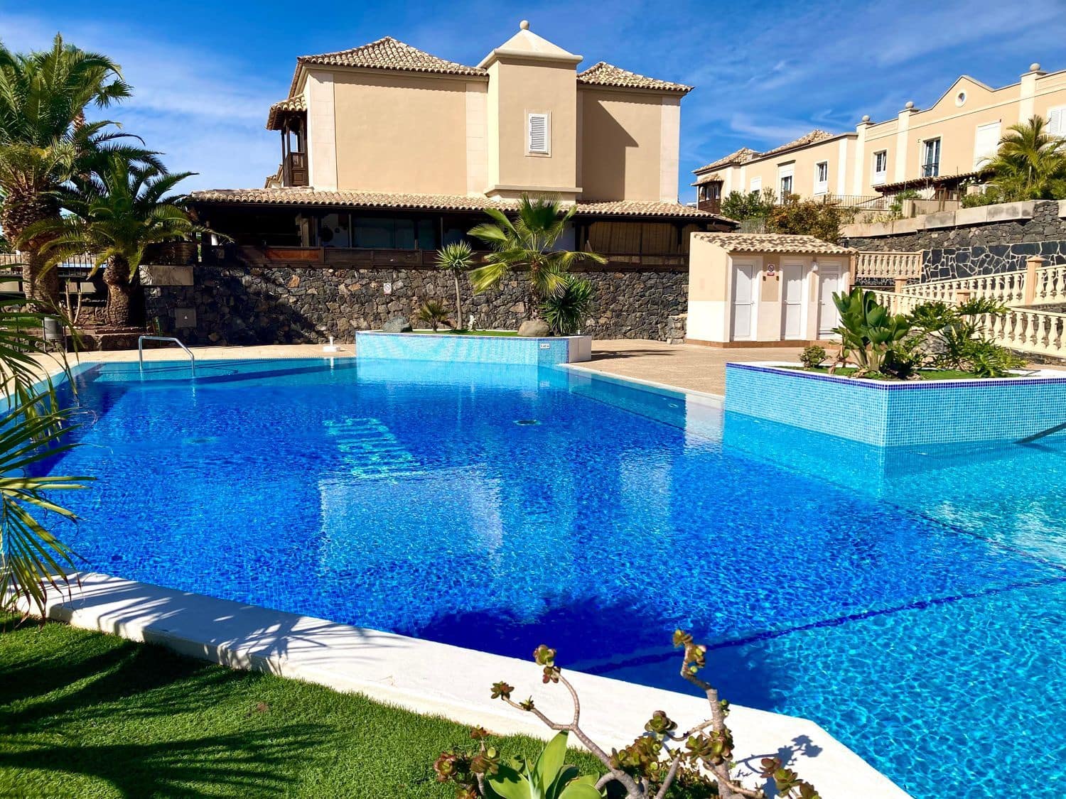 3 soveværelse Byhus til salg i Adeje med swimmingpool garage - € 684.800 (Ref: 7570891)