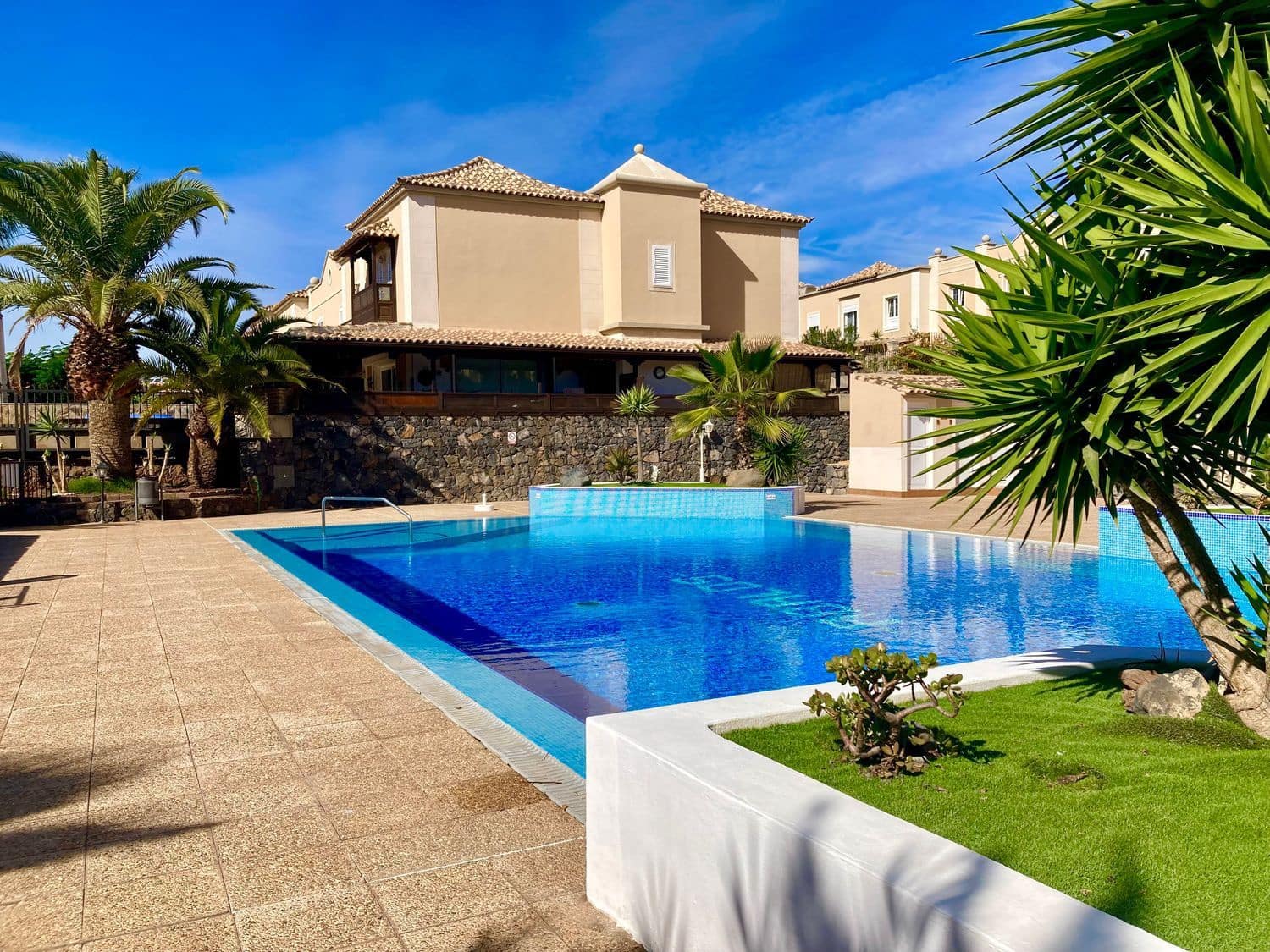 3 soveværelse Byhus til salg i Adeje med swimmingpool garage - € 684.800 (Ref: 7570891)