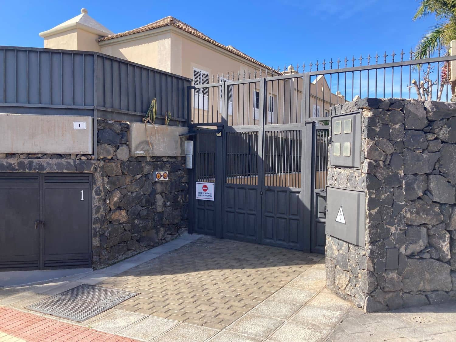 3 soveværelse Byhus til salg i Adeje med swimmingpool garage - € 684.800 (Ref: 7570891)