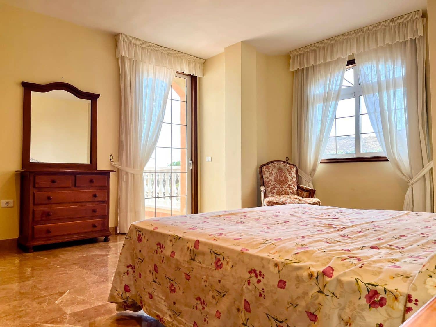 4 bedroom Villa for sale in Santiago del Teide with garage - € 1,400,000 (Ref: 8005621)