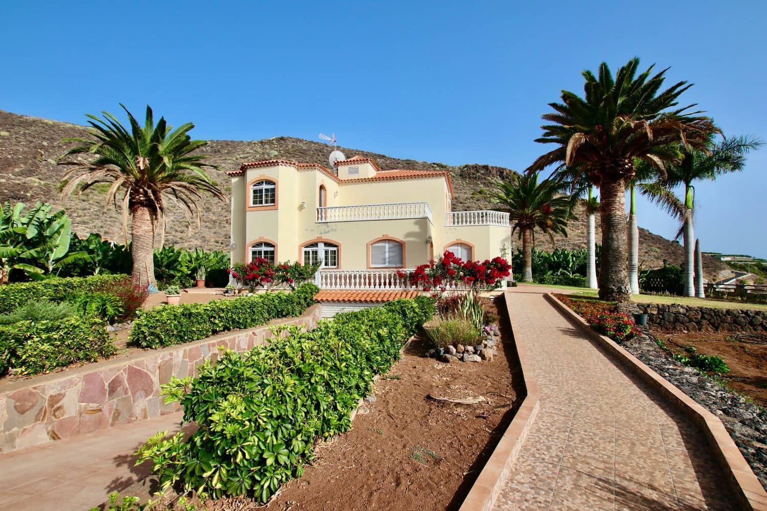 4 bedroom Villa for sale in Santiago del Teide with garage - € 1,400,000 (Ref: 8005621)