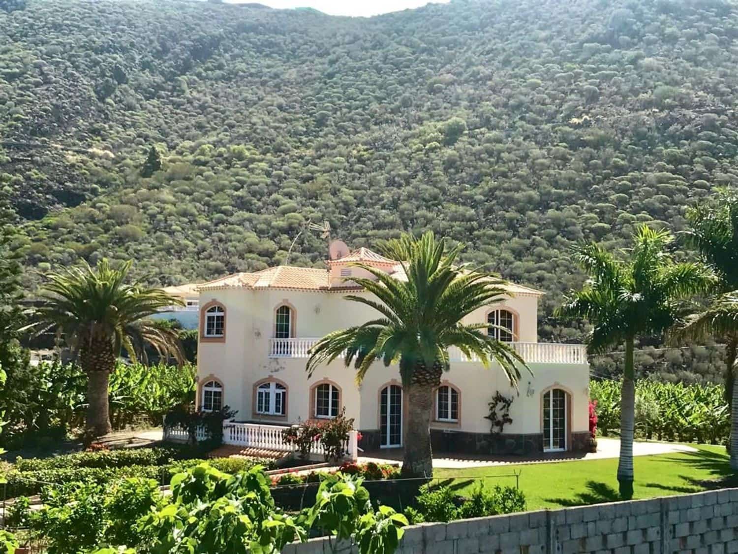 4 bedroom Villa for sale in Santiago del Teide with garage - € 1,400,000 (Ref: 8005621)
