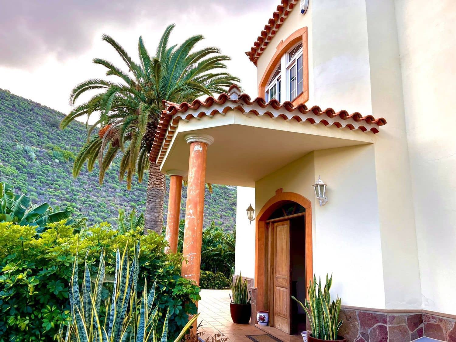 4 bedroom Villa for sale in Santiago del Teide with garage - € 1,400,000 (Ref: 8005621)
