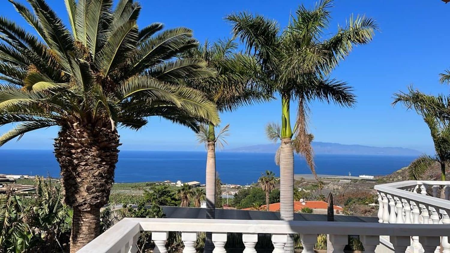 4 bedroom Villa for sale in Santiago del Teide with garage - € 1,400,000 (Ref: 8005621)