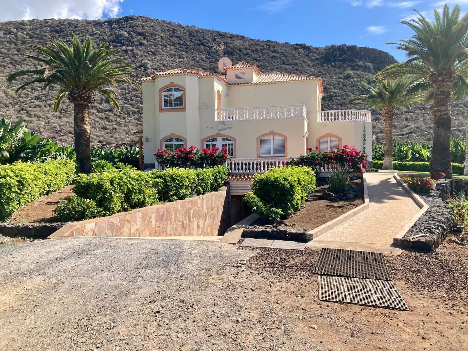 4 bedroom Villa for sale in Santiago del Teide with garage - € 1,400,000 (Ref: 8005621)