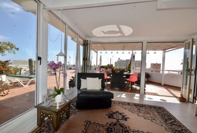 3 chambre Appartement à vendre à Playa de las Américas, Adeje avec piscine - 915 000 € (Ref: 8065288)