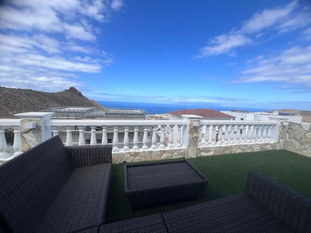 7 bedroom Villa for sale in Torviscas Centro y Alto, Adeje with pool garage - € 1,800,000 (Ref: 8302514)