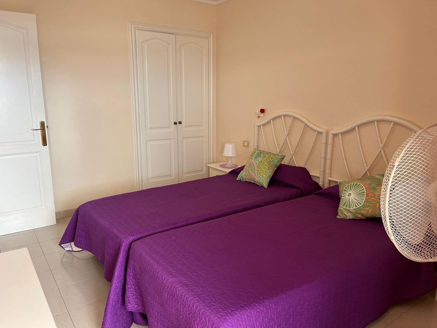 1 quarto Apartamento para arrendar em Puerto Santiago com piscina garagem - 1 000 € (Ref: 8459360)