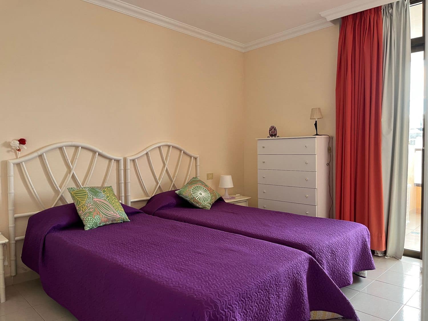 1 quarto Apartamento para arrendar em Puerto Santiago com piscina garagem - 1 000 € (Ref: 8459360)