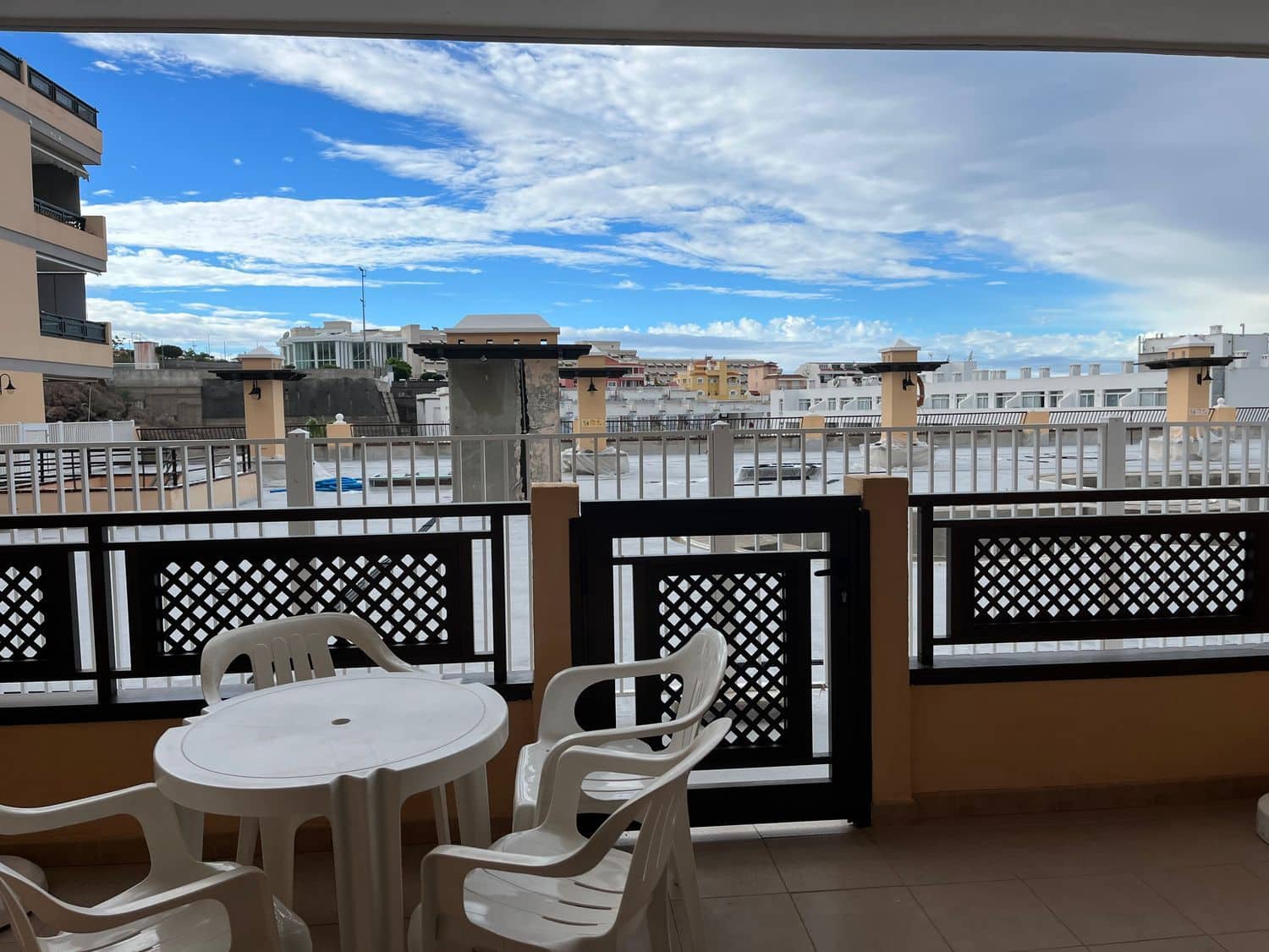 1 quarto Apartamento para arrendar em Puerto Santiago com piscina garagem - 1 000 € (Ref: 8459360)