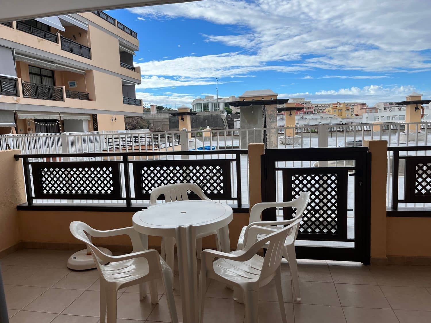 1 quarto Apartamento para arrendar em Puerto Santiago com piscina garagem - 1 000 € (Ref: 8459360)